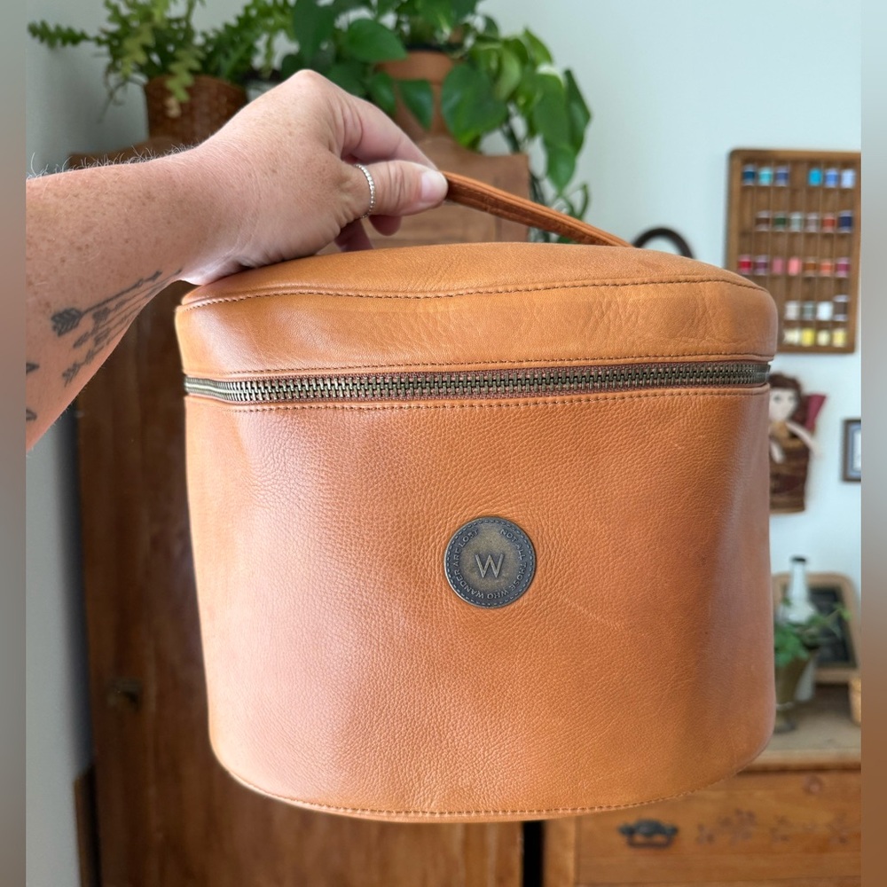 Wanderers travel co la voyage vanity case